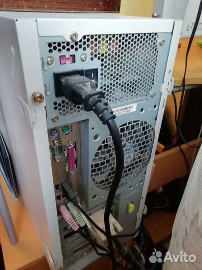 Компьютерный стол