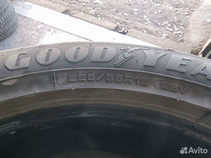 Goodyear EfficientGrip SUV 225/55 R19