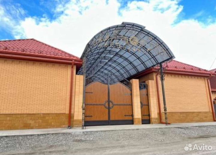 Навесы с коваными элементами