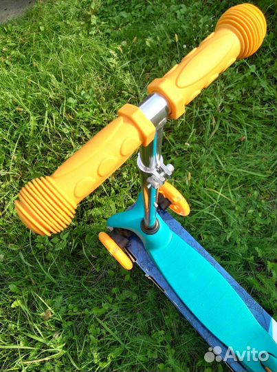 Первый детский трехколесный самокат Kreiss Scooter