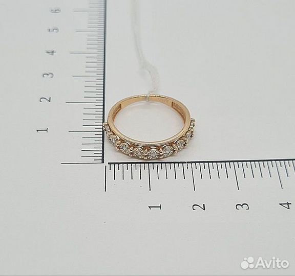 Кольцо с природным камнем Золото