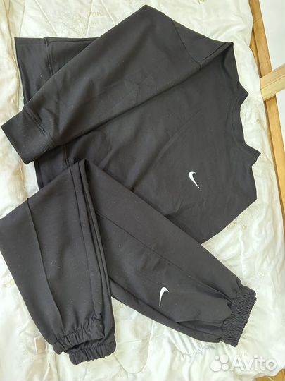 Спортивный костюм женский