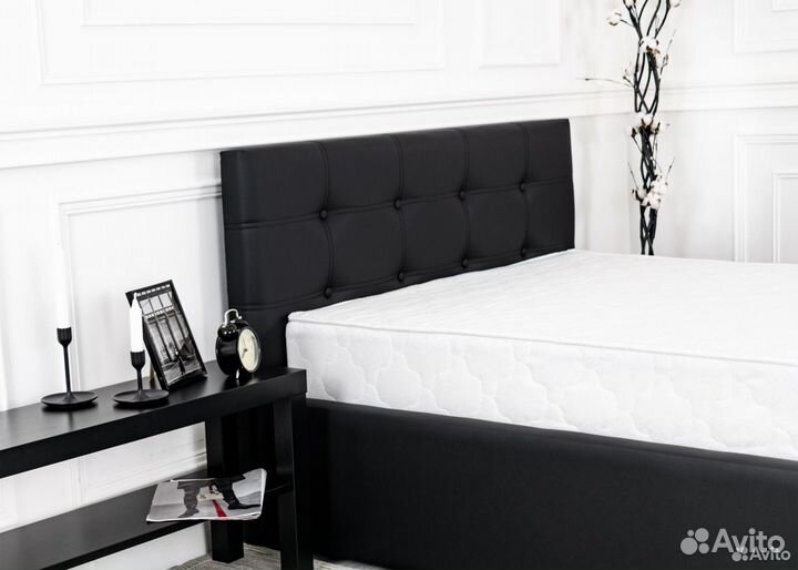 Кровать с матрасом