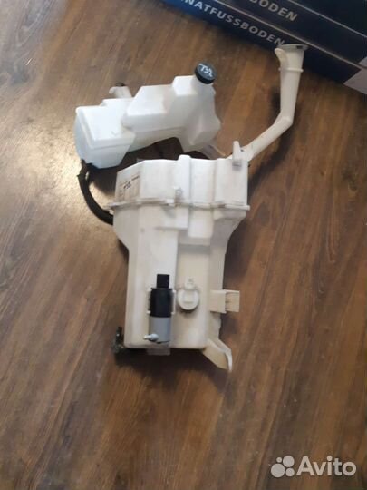 Бочек омывателя в сборе.nissan X Trail т32