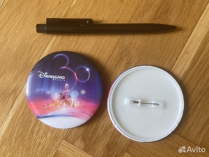 Значок из Disneyland Paris