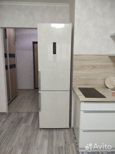 Холодильник бу Hotpoint ariston (HFP 7200 MO )