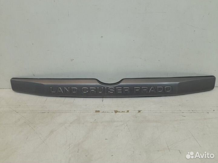 Накладка крышки багажника Toyota Land Cruiser
