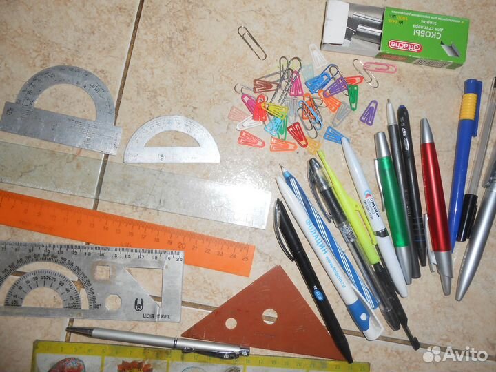 Отдам. Ручки шариковые и др. канцелярия