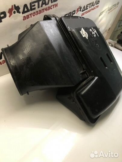 Корпус воздушного фильтра Renault Duster