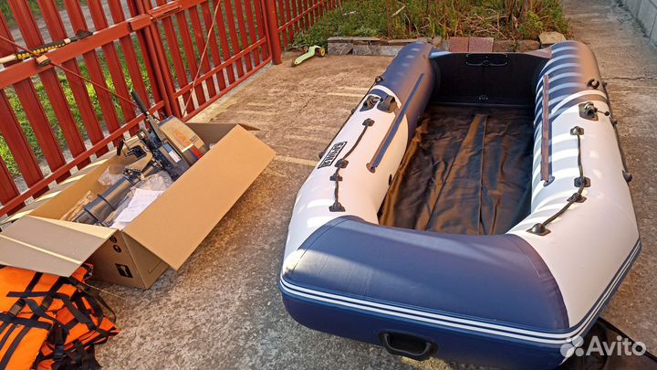 Лодка с мотором