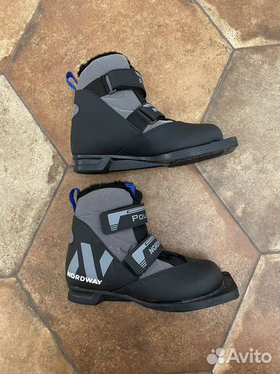 Лыжные ботинки детские 34 размер