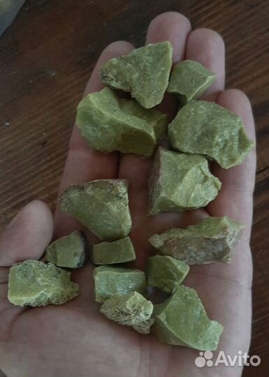 Опал оливковый минерал