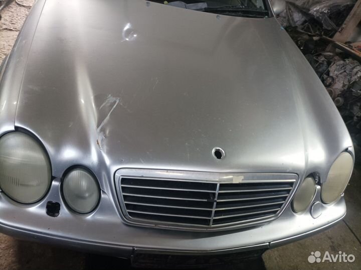 Решетка радиатора Mercedes-Benz Clk W208