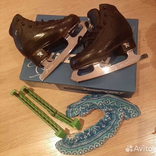 Фигурные коньки risport royal pro 22 см