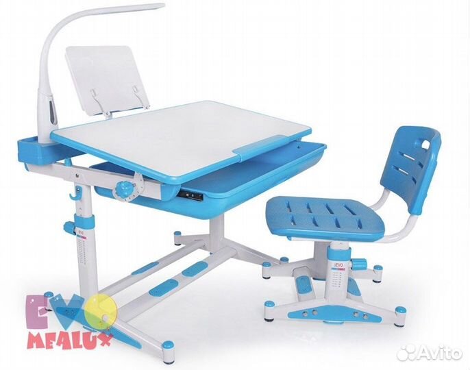 Растущая парта и стул голубого цвета c лампой