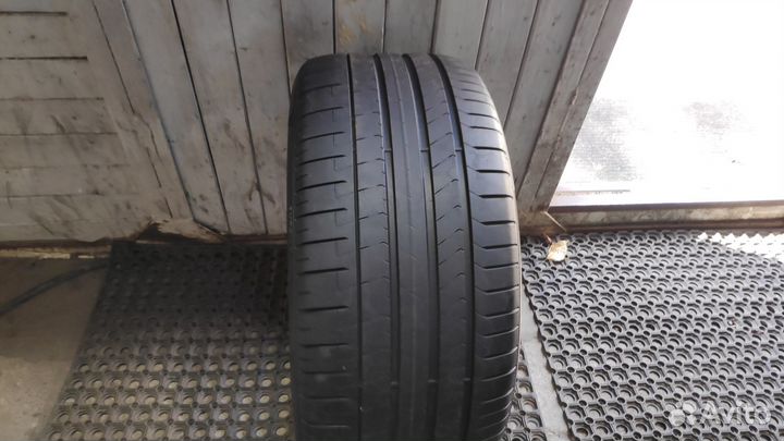 Pirelli P Zero PZ4 285/40 R19 107Y