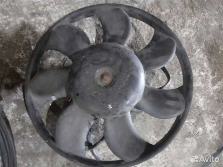 Вентилятор радиатора кондиционера Volkswagen Passa