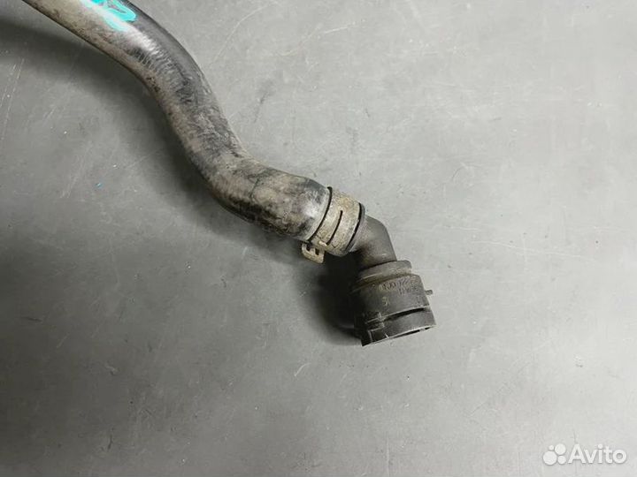 Патрубок системы охлаждения Skoda Octavia A4, VW