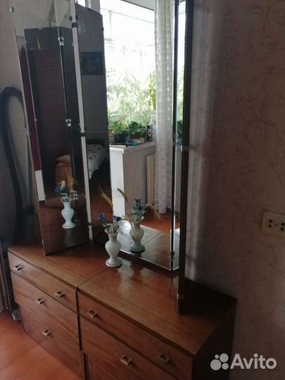 Зеркало с тумбами