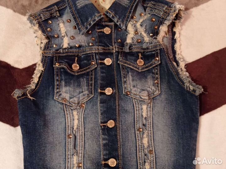 Джинсовый жилет на девочку