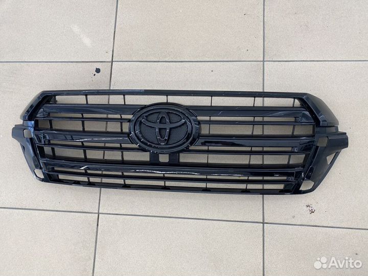 Решетка радиатора toyota land cruiser 200 Черная