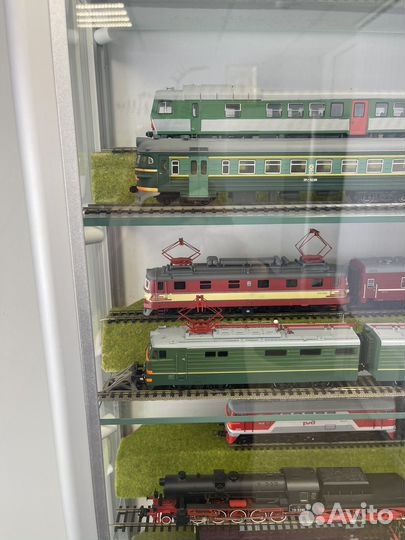 Витрина стеллаж полка для коллекции