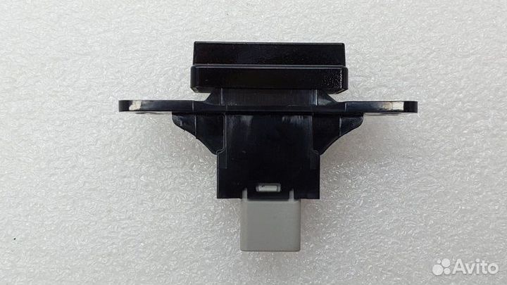 Кнопка аварийной сигнализации Mitsubishi Outlander