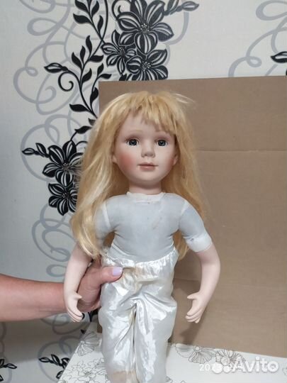 Кукла фарфоровая большая 60 см