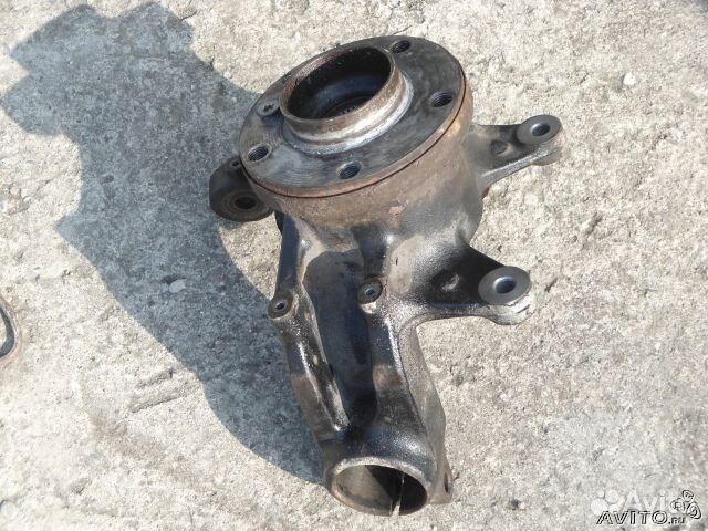 Поворотный кулак правый (цапфа) BMW X3 E83