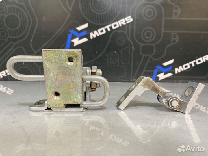 Петля двери задняя левая Volkswagen Passat B5 AMX