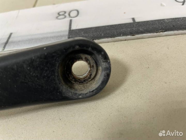 Поводок стеклоочистителя передний правый Skoda Fab