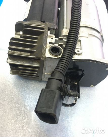 Компрессор пневмоподвески audi Q7 4L