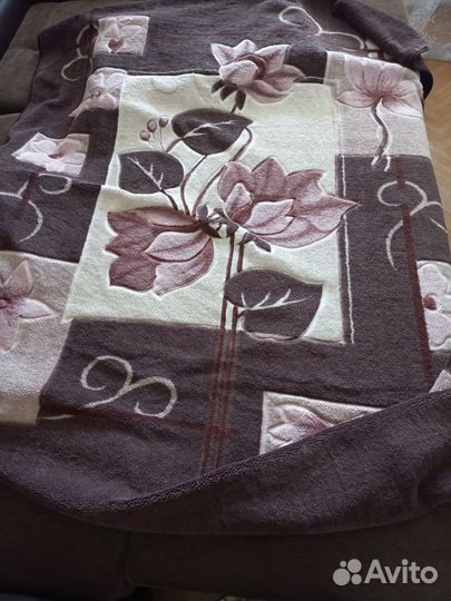 Пледы и покрывало бу