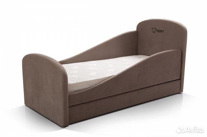 Детская кровать с вышивкой Тедди