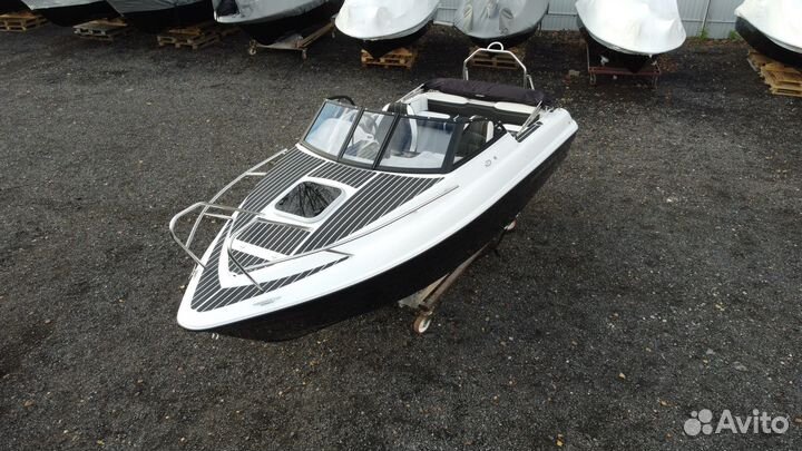 Катер Phoenix 560