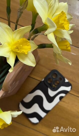 Стильный чехол на айфон 14 pro