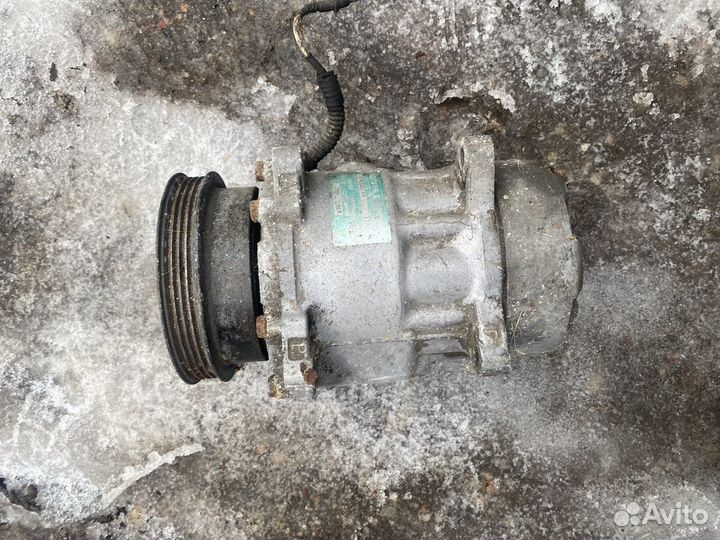 Насос кондиционера Рено Меган 1.6 бензин 1996г