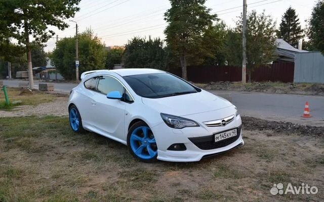 Спойлер переднего бампера Opel Astra GTC 2012