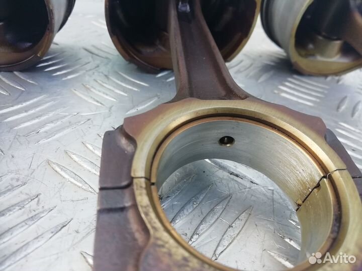 Поршень с шатуном Ford Focus 1 2.0 Split Port USA