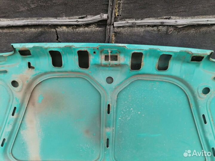 Капот на оку