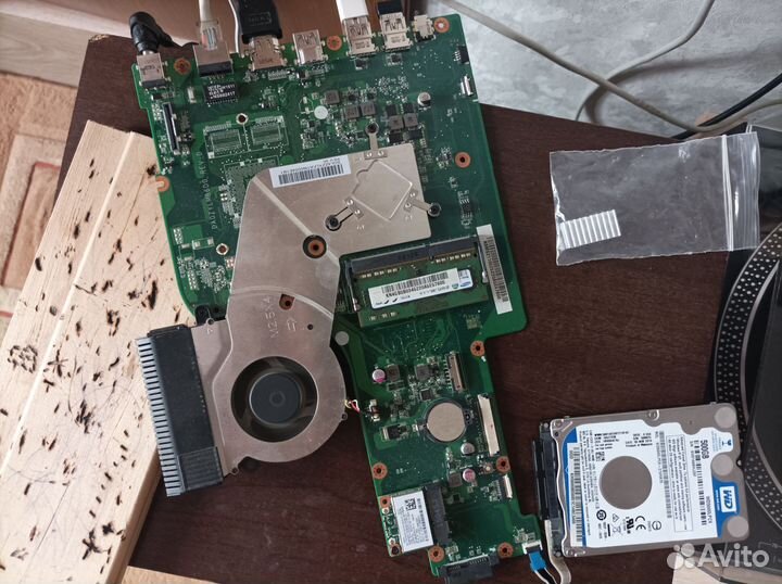 Ноутбук на запчасти