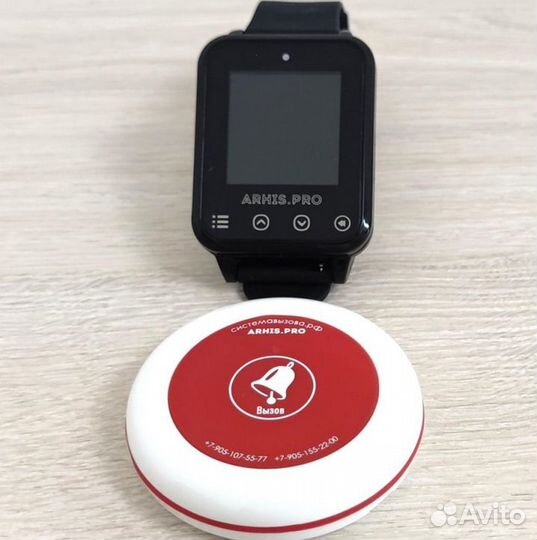 Кнопка вызова персонала и часы в салон красоты