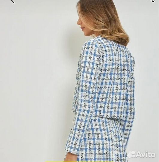 Костюм с короткой юбкой