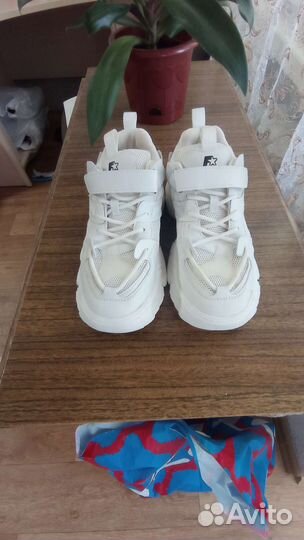 Кроссовки для девочки