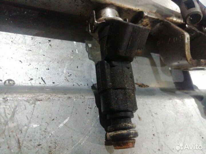 Топливная рампа Ford Focus 2 2.0 2006