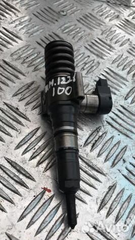 Форсунка Volkswagen Passat B6 2.0D 03G130073T