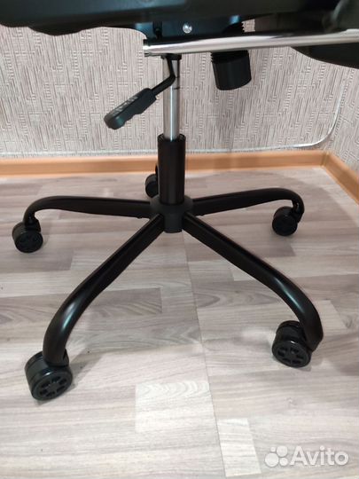 Игровое кресло новое до 150 кг, регулируемое