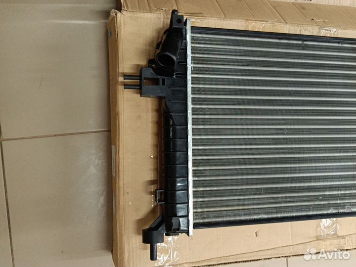 Радиатор охлаждения Opel Astra H z19DT АКПП