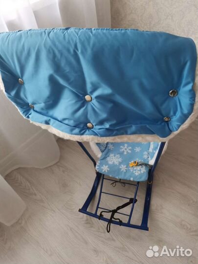 Новые санки с новым чехлом и рукавичками