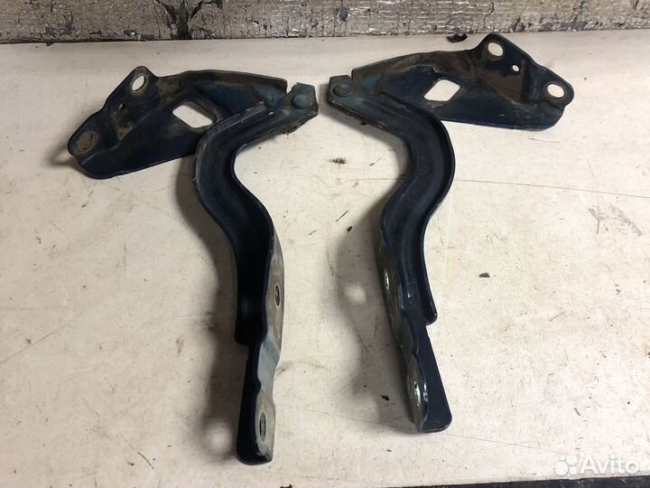 Петли капота Hyundai Solaris 1